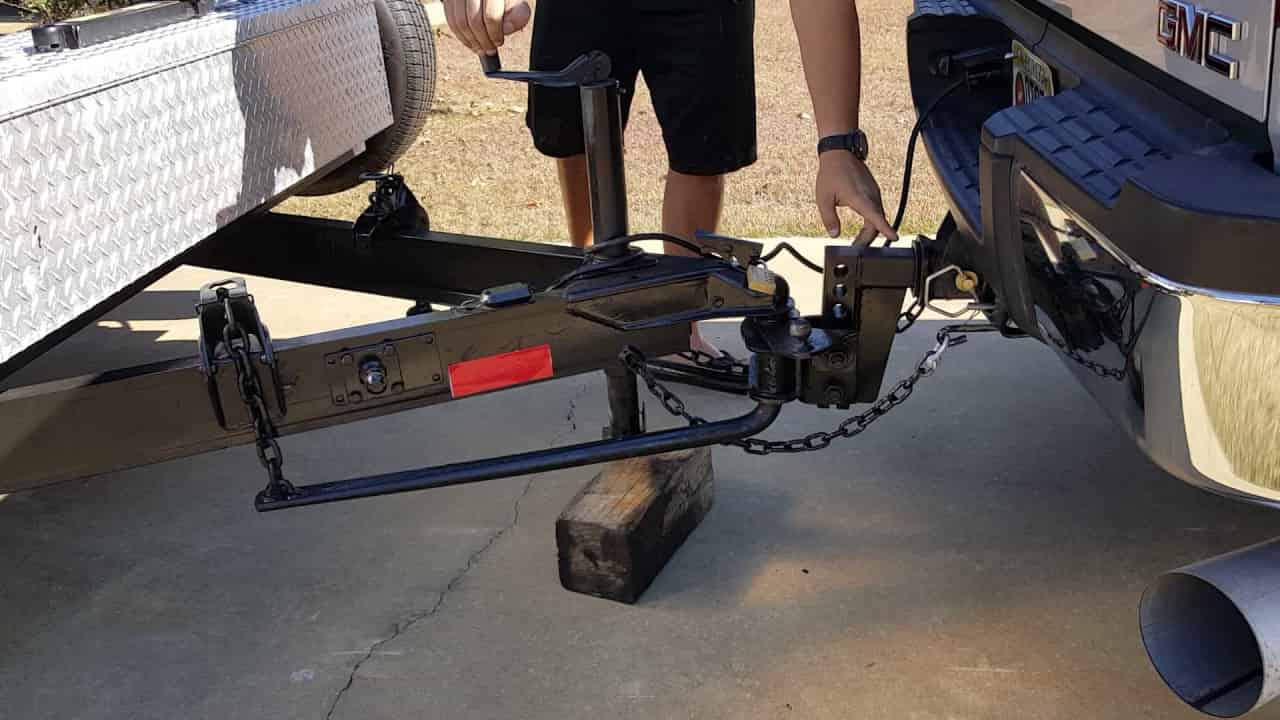 How Does a Sway Control Hitch Work