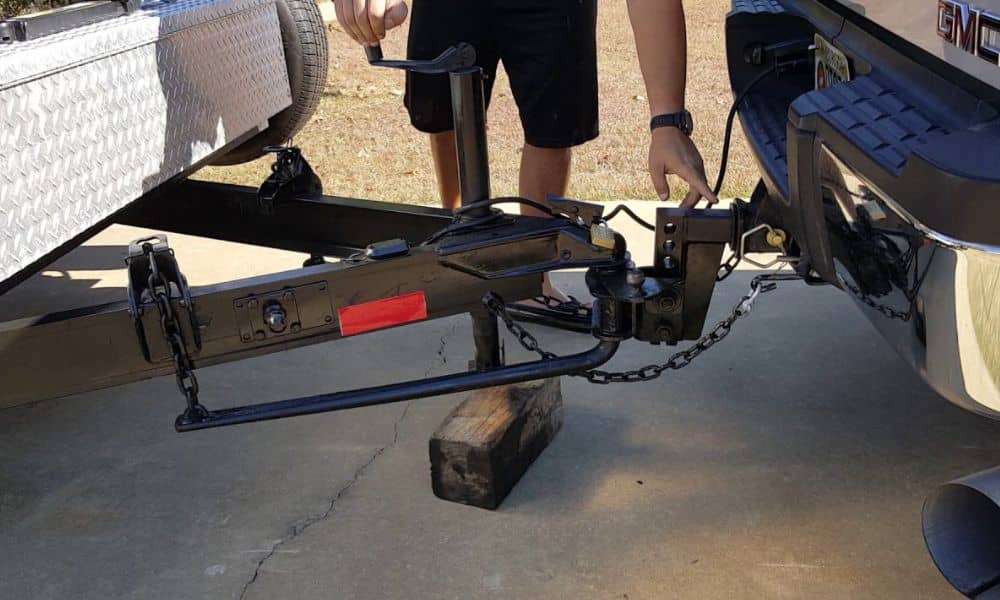 How Does a Weight Distribution Hitch Work
